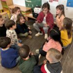 Les CP lisent des histoires aux GS